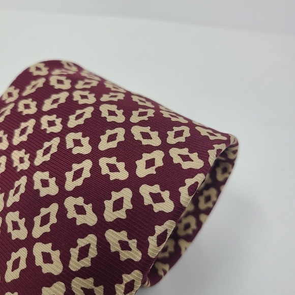 Tommy Hilfiger | Men's Vintage Maroon and Cream Paisley Printed Silk Tie - Picture 8 of 10